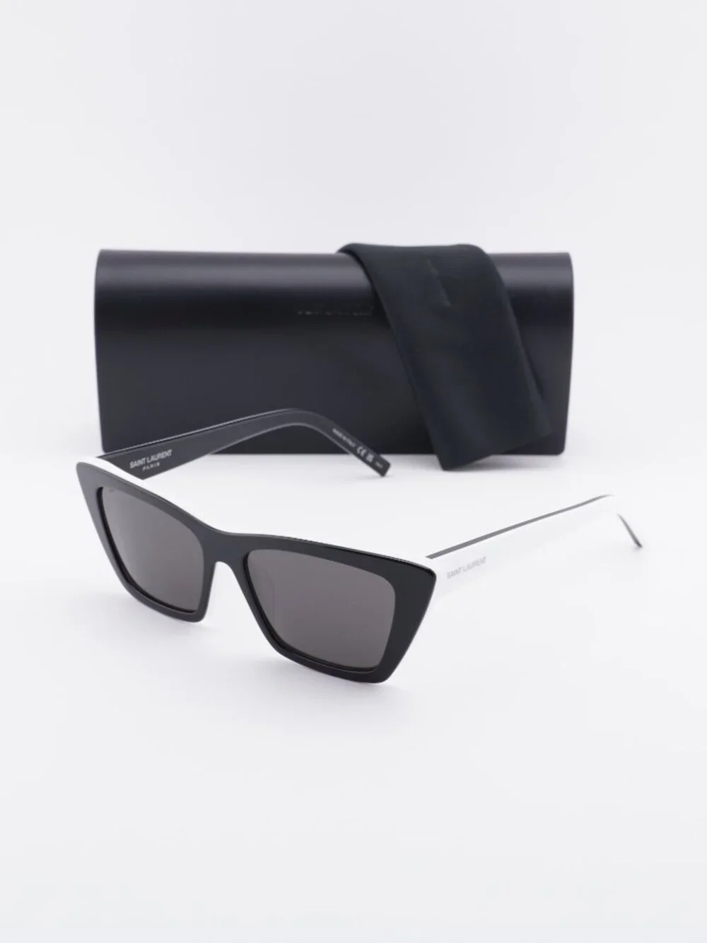 Saint Laurent model sl276